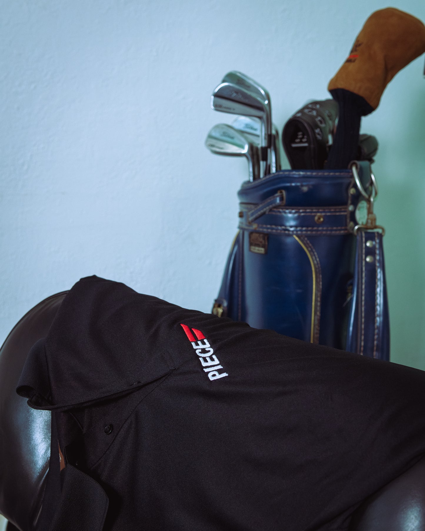 Wings Performance Polo (Carbon Chili)